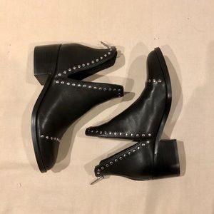 STEVE MADDEN Conspire Booties (size 6)